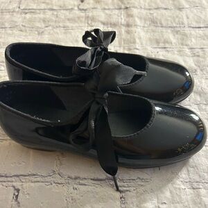 DANCE TIME GIRLS SIZE 13.5 TIE STRING TAP BLACK PATENT SHINY SHOES